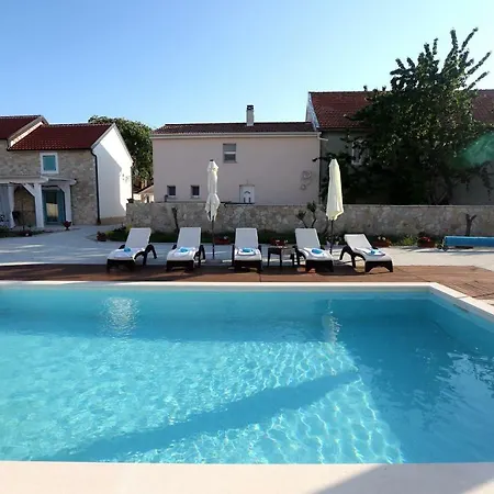 Kuce Za Odmor Brkic 罗佐瓦克