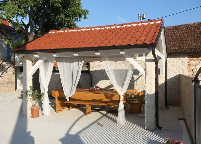 Kuce Za Odmor Brkic * לוזובאק