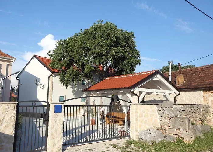 Kuce Za Odmor Brkic דירה לוזובאק